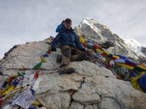 En vansinnigt trött Björn på toppen av Kala Patthar!